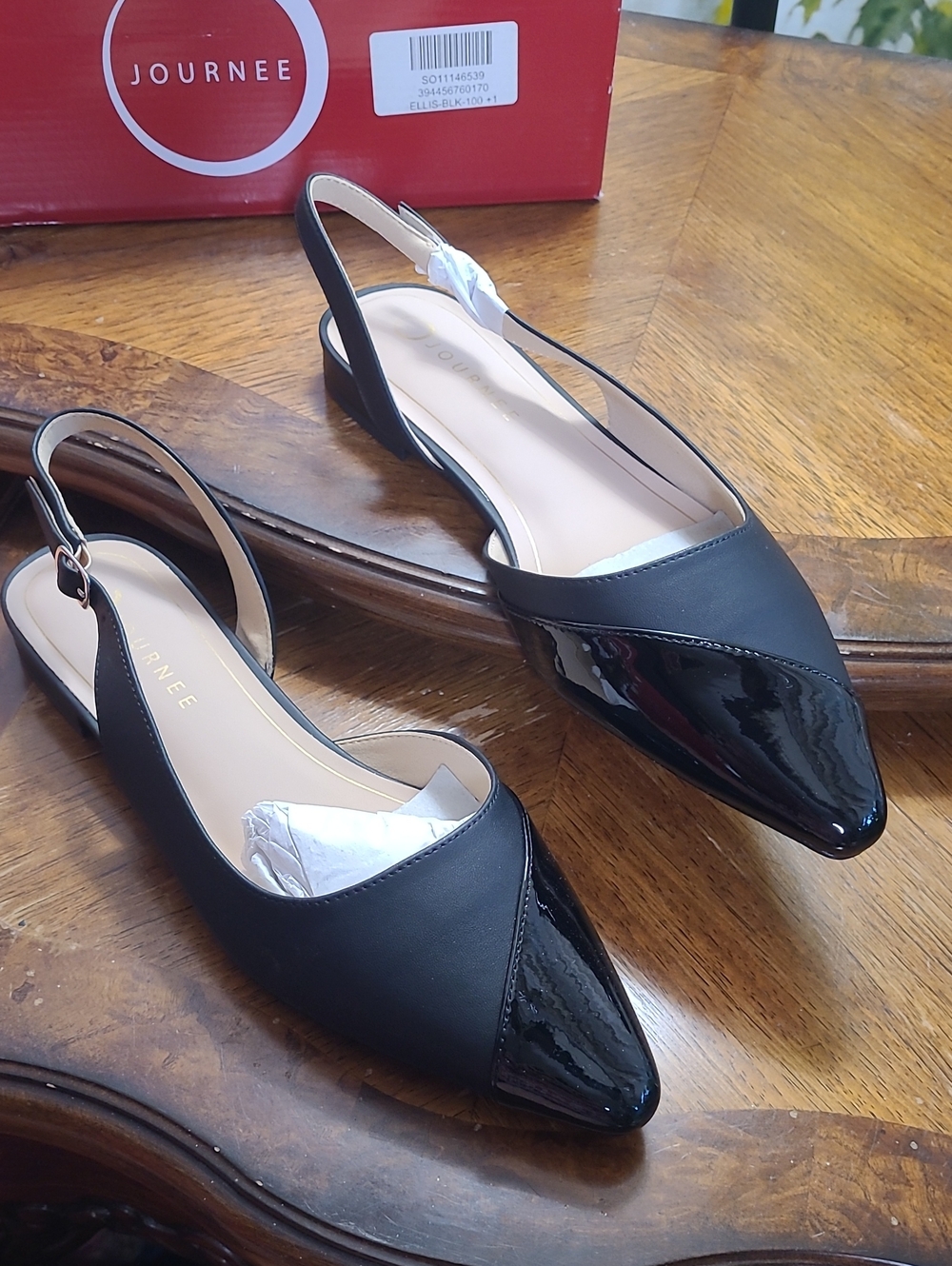 New in box! Journee Daphnne Womens 10 black slingback sleek flat dress shoes